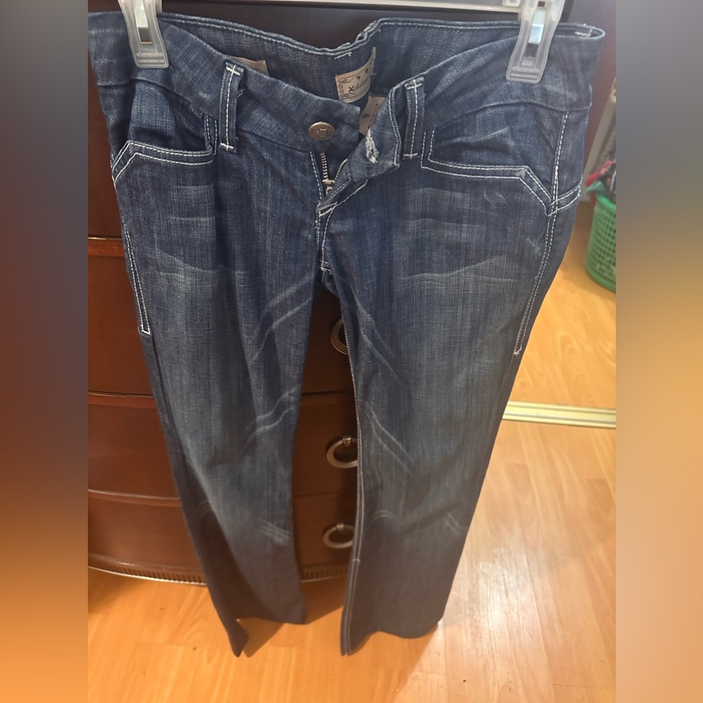 William Rast Designer Jeans. Medium Denim Wash. Size 25. Low rise Trouser